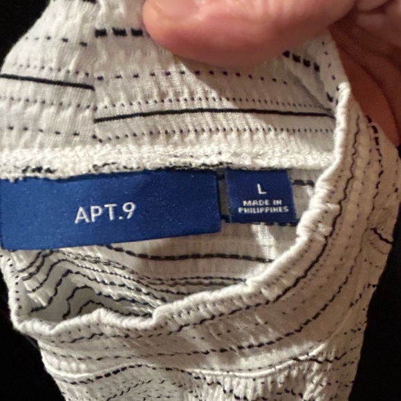 Apt 9 black and white mock turtleneck. Sz L - Picture 9 of 9